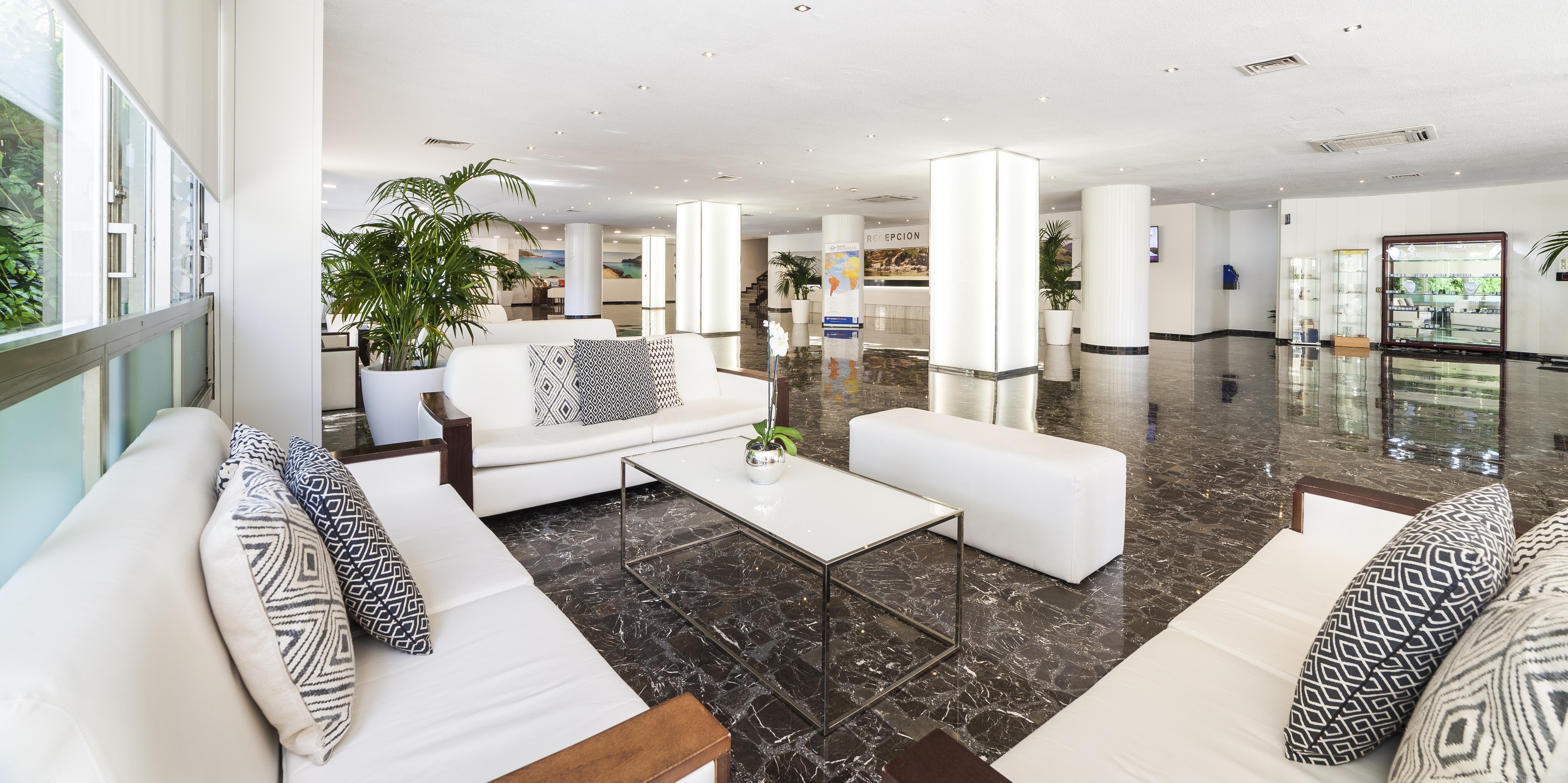Globales Mimosa Hotel Palmanova Екстериор снимка